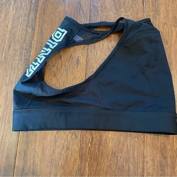 EUC VS Black and White Sports Bra - Picture 6 of 7